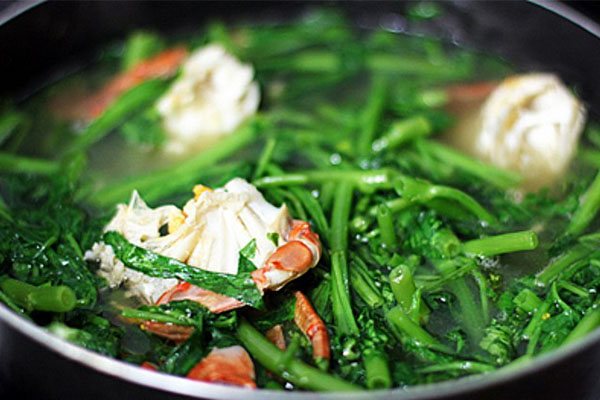 ghẹ nấu canh rau muống ngon